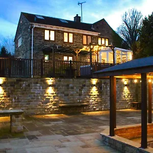Holiday home Rural Retreat With Hot Tub, Fire Pit & Games, Sheffield